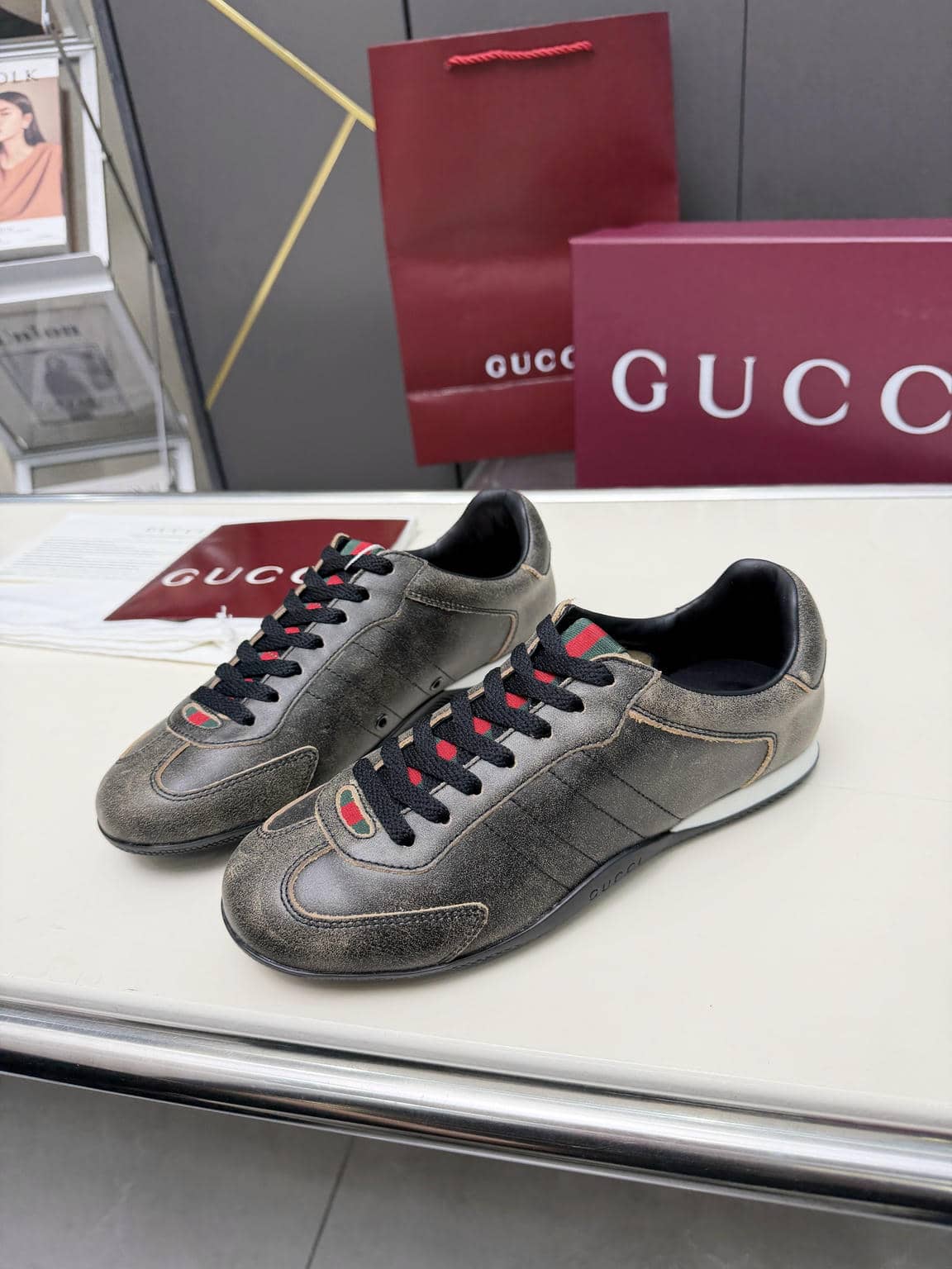 0037 Sneaker